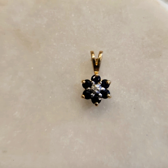 10K gold blue Sapphire flower pendant